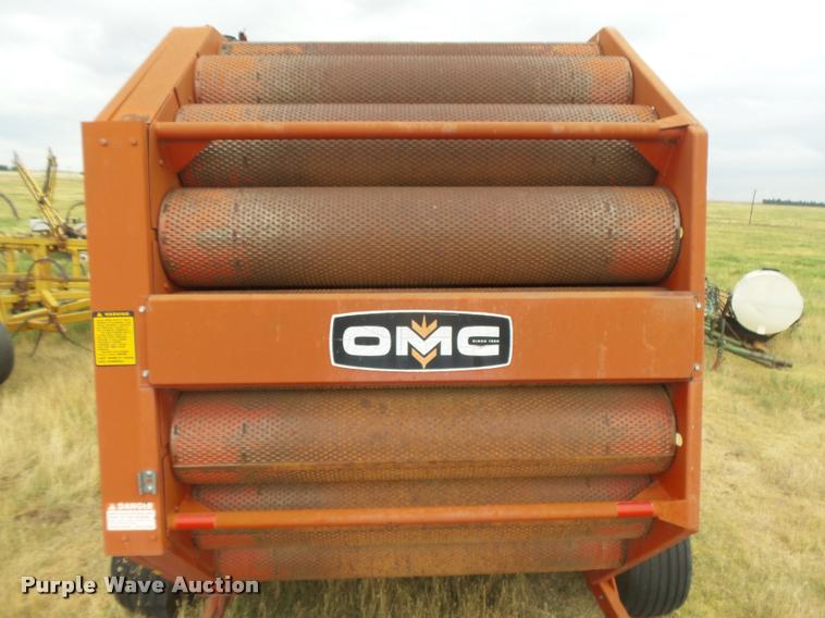 image for item DC3983 OMC 596 Series II round baler