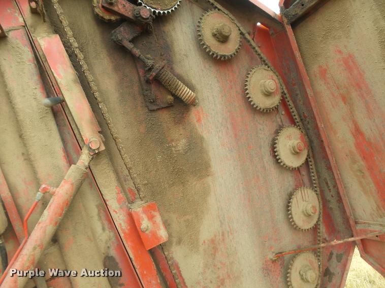 image for item DC3983 OMC 596 Series II round baler