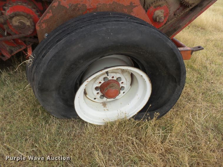 image for item DC3983 OMC 596 Series II round baler