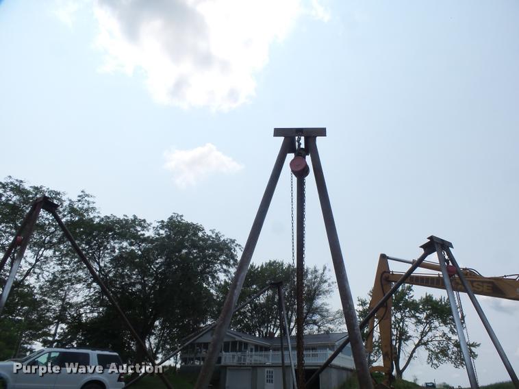 image for item DF9358 (4) grain bin hoists