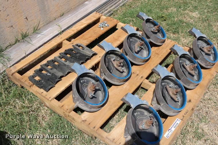 image for item DG9768 (8) Kinze brush meters