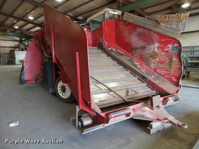 image for item DL9085 2004 Versa Bagger ID 912 silage tube bagger