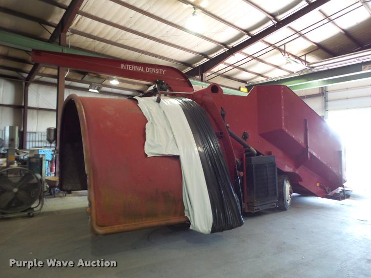 image for item DL9085 2004 Versa Bagger ID 912 silage tube bagger