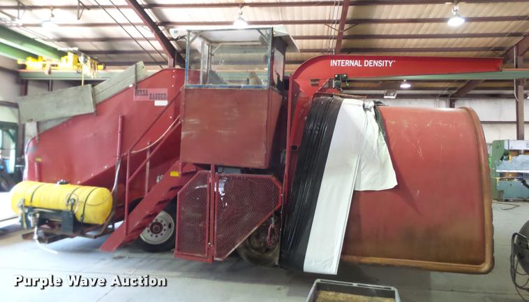 image for item DL9085 2004 Versa Bagger ID 912 silage tube bagger