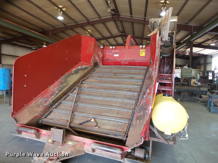 image for item DL9085 2004 Versa Bagger ID 912 silage tube bagger