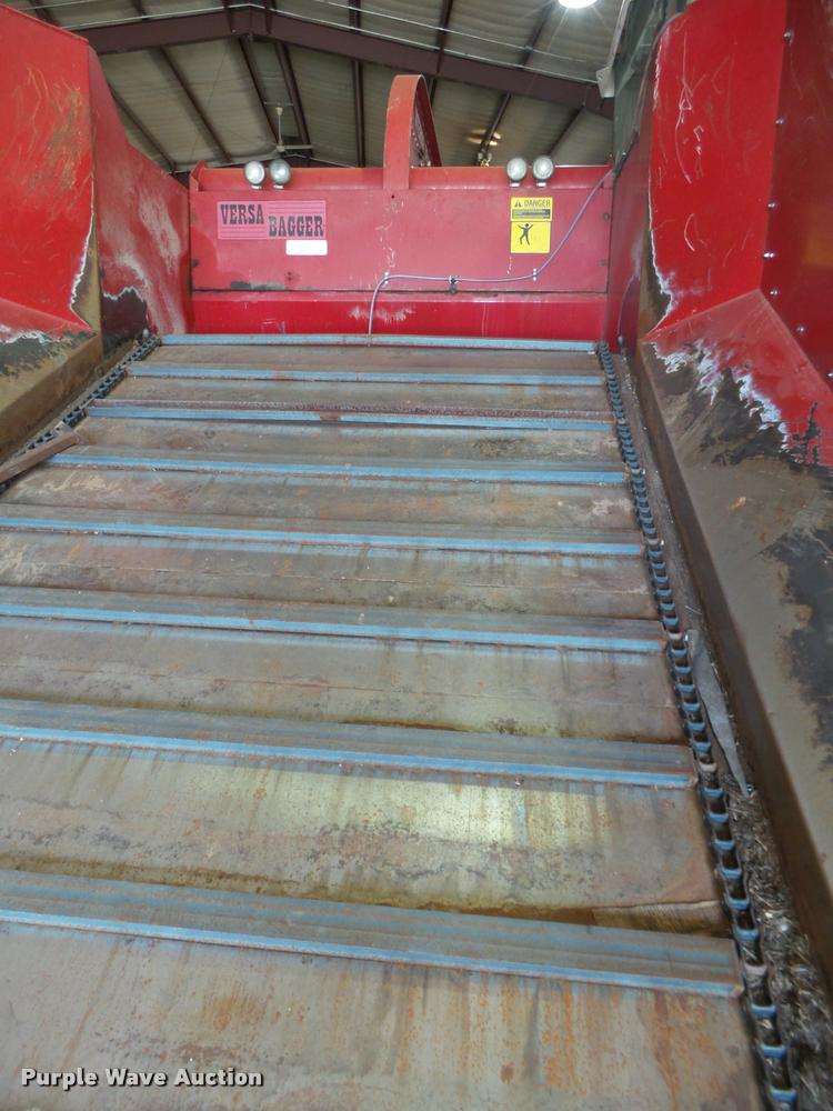 image for item DL9085 2004 Versa Bagger ID 912 silage tube bagger