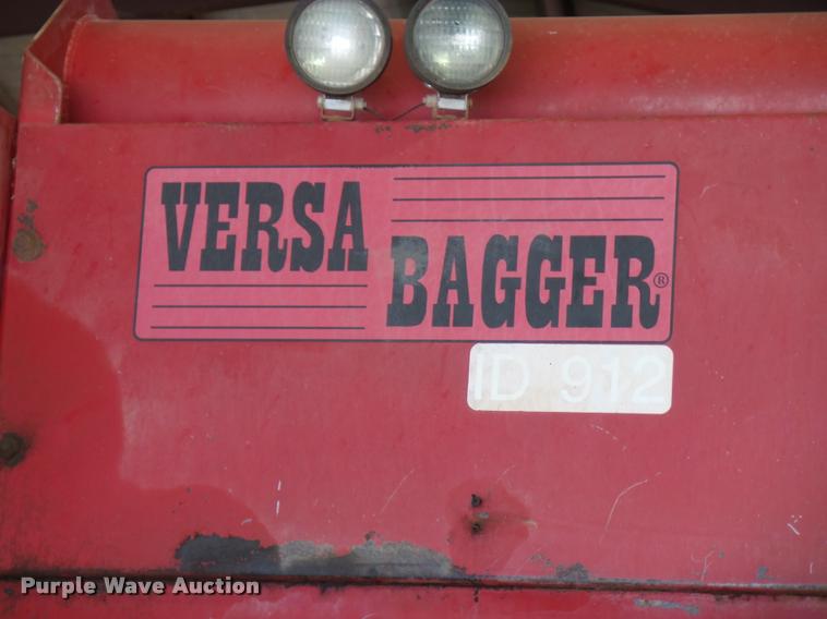 image for item DL9085 2004 Versa Bagger ID 912 silage tube bagger