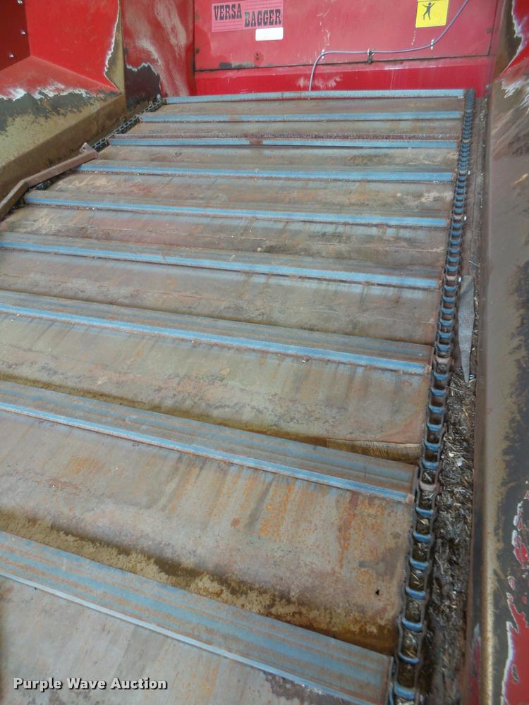 image for item DL9085 2004 Versa Bagger ID 912 silage tube bagger