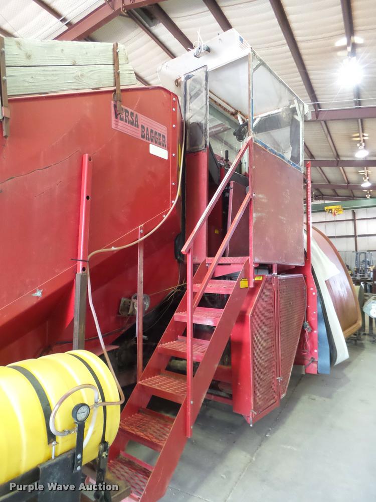 image for item DL9085 2004 Versa Bagger ID 912 silage tube bagger