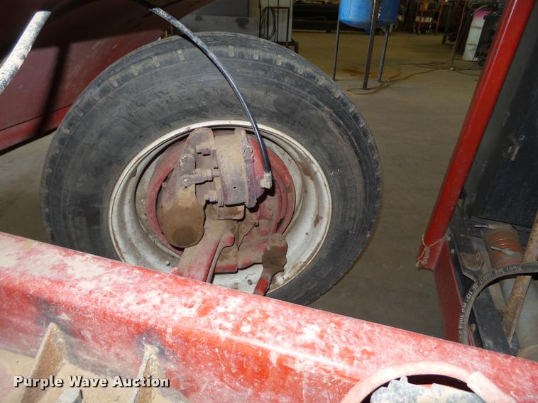 image for item DL9085 2004 Versa Bagger ID 912 silage tube bagger