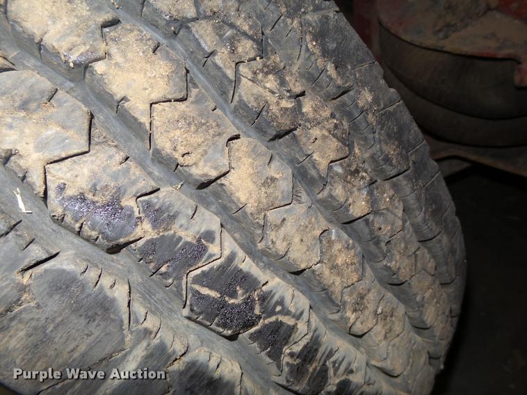 image for item DL9085 2004 Versa Bagger ID 912 silage tube bagger