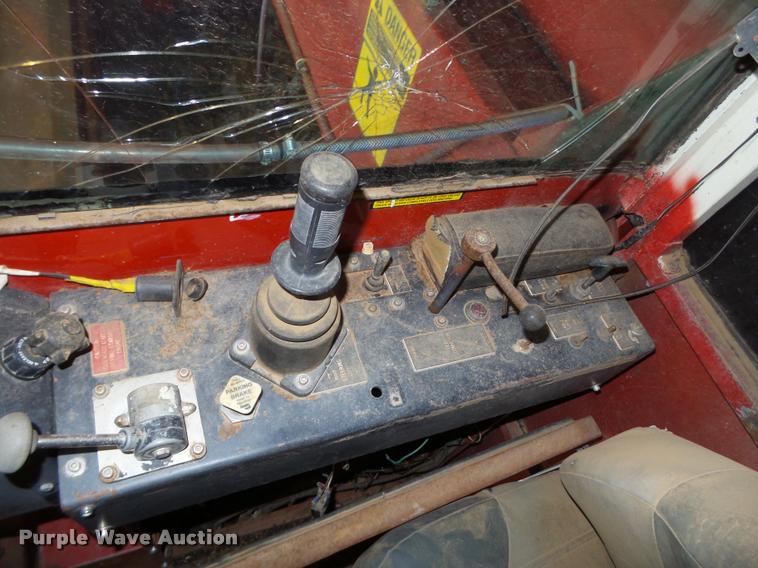 image for item DL9085 2004 Versa Bagger ID 912 silage tube bagger