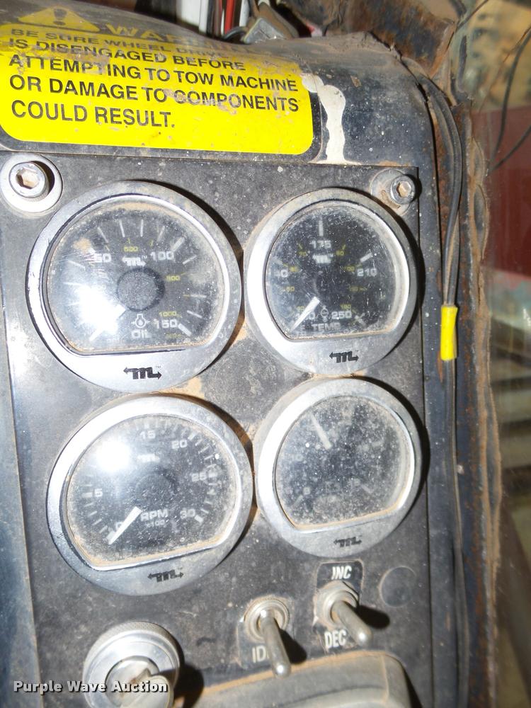 image for item DL9085 2004 Versa Bagger ID 912 silage tube bagger