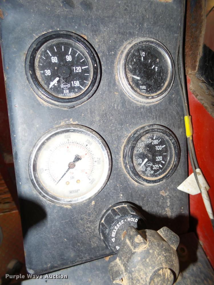 image for item DL9085 2004 Versa Bagger ID 912 silage tube bagger