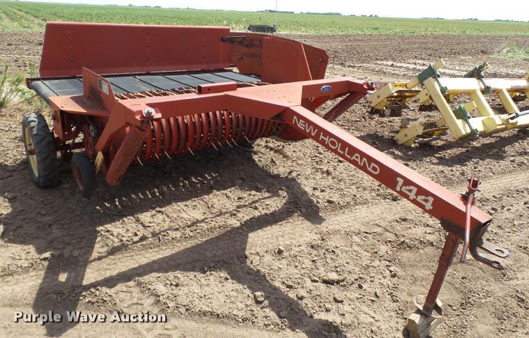 image for item DL9086 New Holland 144 windrow inverter