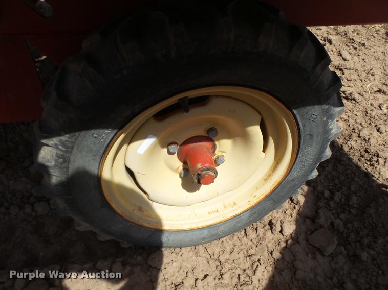 image for item DL9086 New Holland 144 windrow inverter