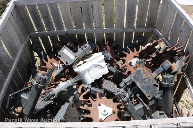 image for item DM9423 (24) Dawn row cleaners