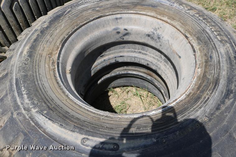 image for item DM9424 (2) Alliance Flotation 328 700/50-22.5 tires and wheels