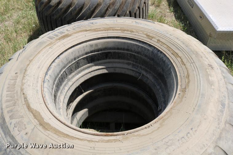 image for item DM9424 (2) Alliance Flotation 328 700/50-22.5 tires and wheels