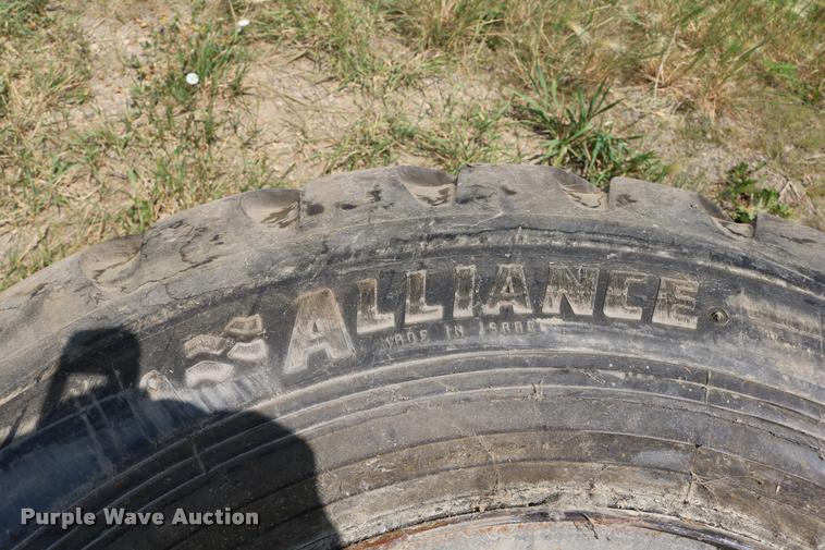 image for item DM9424 (2) Alliance Flotation 328 700/50-22.5 tires and wheels