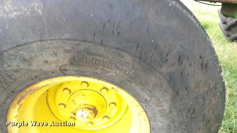 image for item DR9637 1978 John Deere 4440 tractor