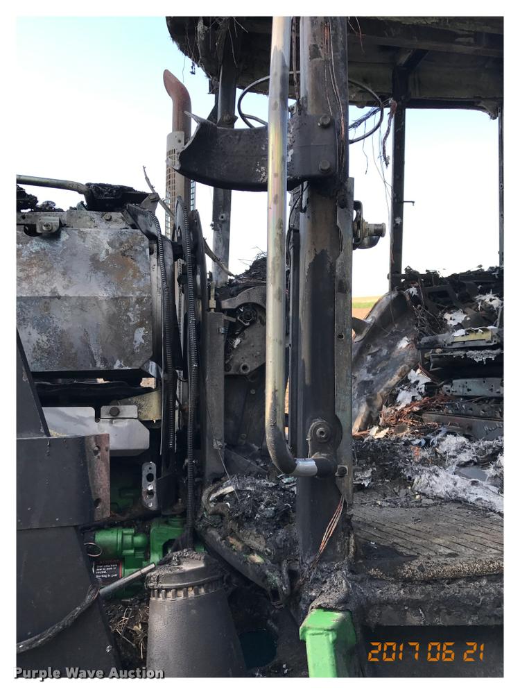 image for item G1224 2005 John Deere 7520 MFWD tractor