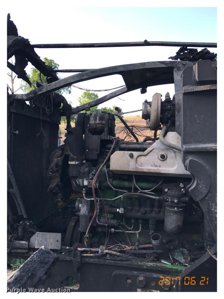 image for item G1224 2005 John Deere 7520 MFWD tractor