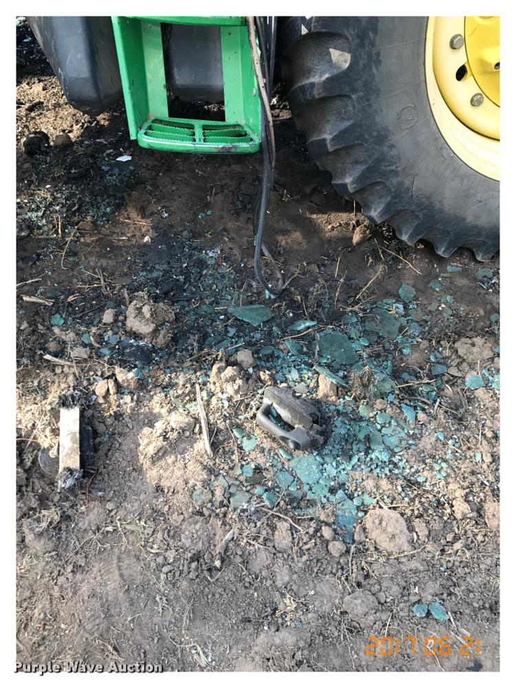 image for item G1224 2005 John Deere 7520 MFWD tractor