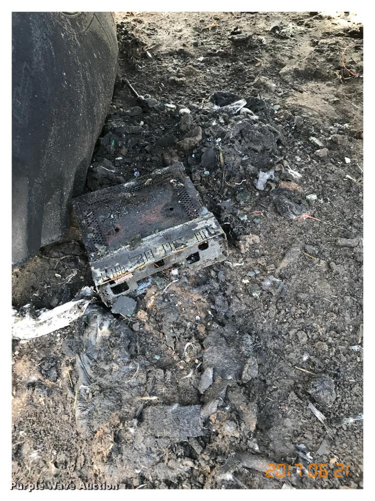 image for item G1224 2005 John Deere 7520 MFWD tractor