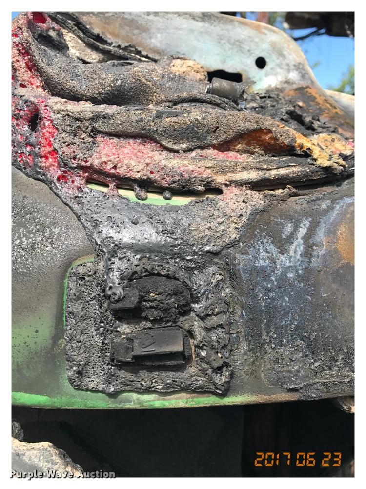 image for item G1224 2005 John Deere 7520 MFWD tractor