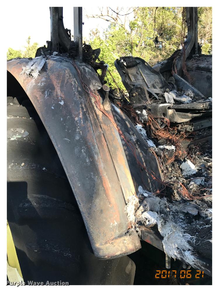 image for item G1224 2005 John Deere 7520 MFWD tractor