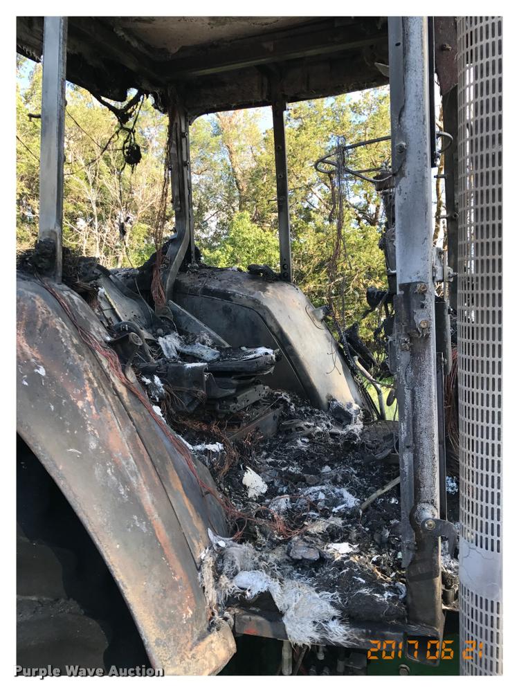 image for item G1224 2005 John Deere 7520 MFWD tractor