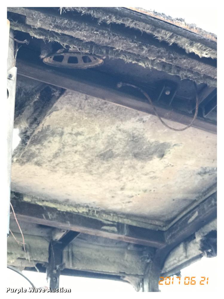 image for item G1224 2005 John Deere 7520 MFWD tractor