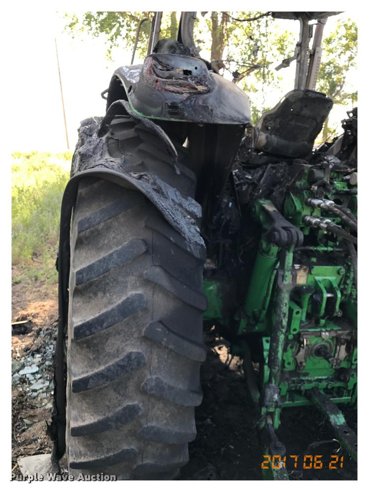 image for item G1224 2005 John Deere 7520 MFWD tractor