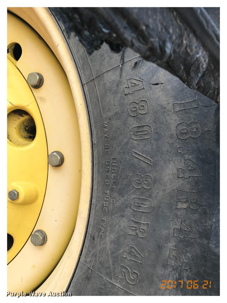 image for item G1224 2005 John Deere 7520 MFWD tractor