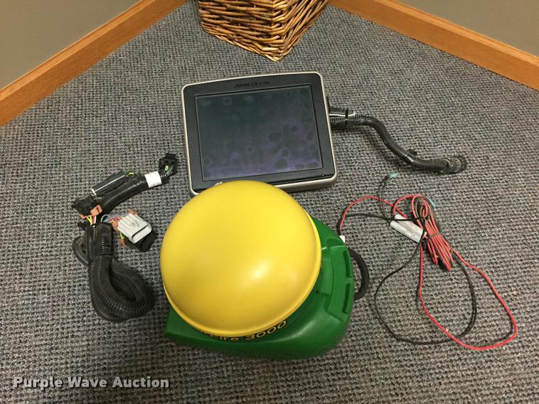 image for item G1256 John Deere StarFire 3000 display and receiver