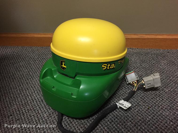 image for item G1256 John Deere StarFire 3000 display and receiver