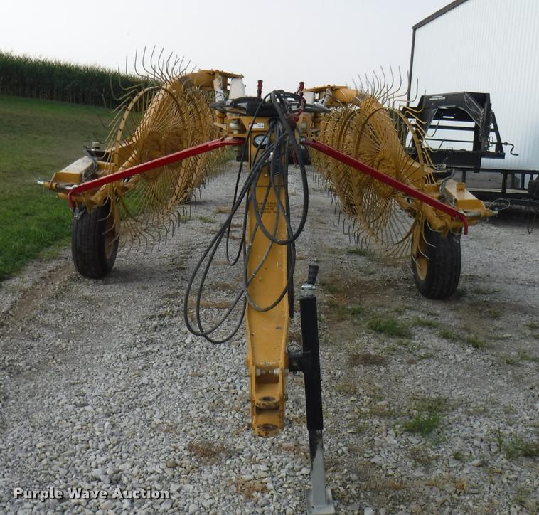 image for item K5921 Vermeer VR1428 hay rake