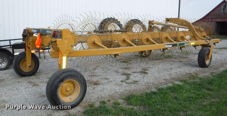 image for item K5921 Vermeer VR1428 hay rake