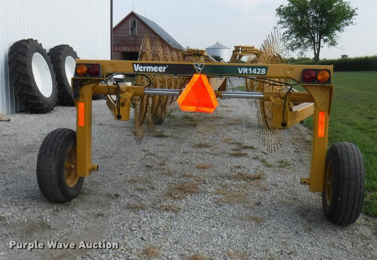 image for item K5921 Vermeer VR1428 hay rake