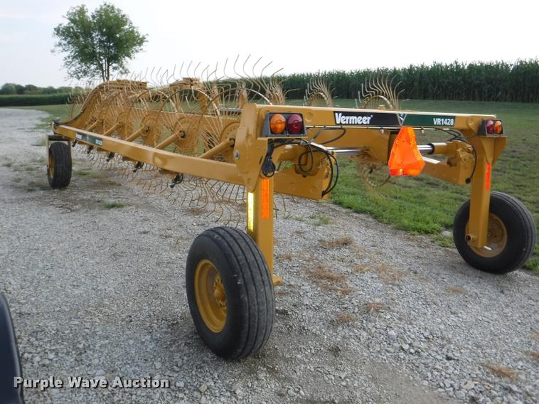 image for item K5921 Vermeer VR1428 hay rake