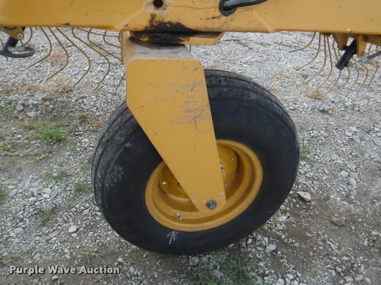 image for item K5921 Vermeer VR1428 hay rake