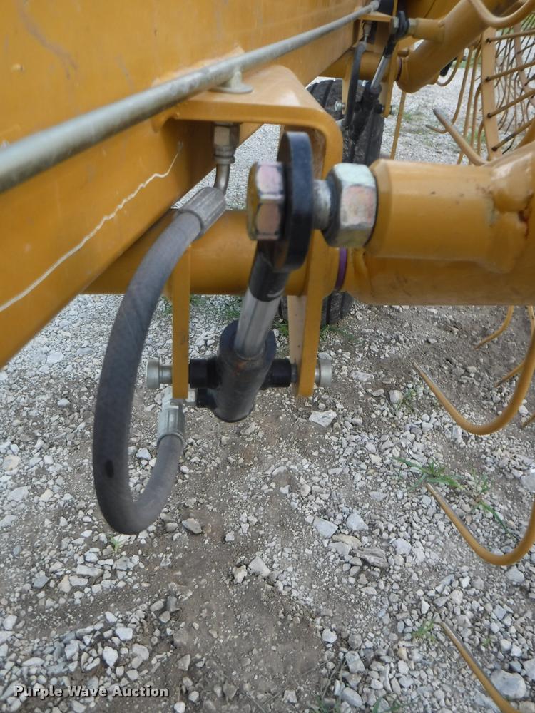 image for item K5921 Vermeer VR1428 hay rake