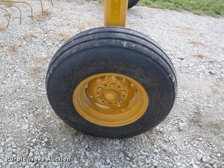 image for item K5921 Vermeer VR1428 hay rake