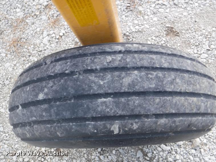 image for item K5921 Vermeer VR1428 hay rake