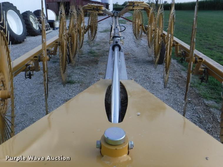 image for item K5921 Vermeer VR1428 hay rake