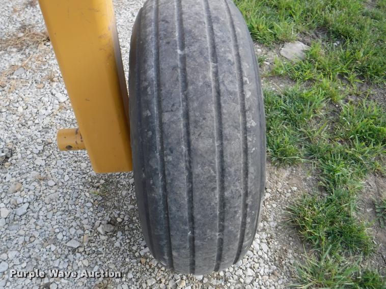 image for item K5921 Vermeer VR1428 hay rake