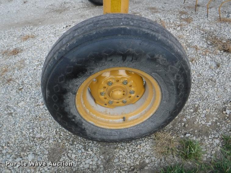 image for item K5921 Vermeer VR1428 hay rake