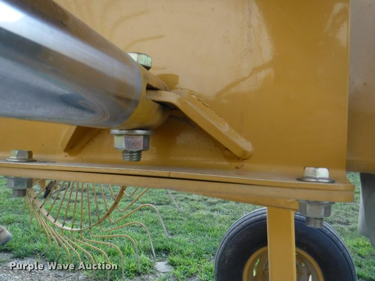 image for item K5921 Vermeer VR1428 hay rake