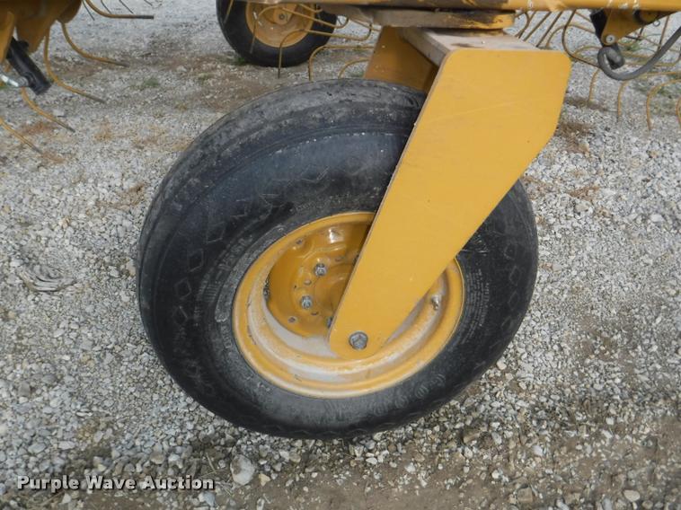 image for item K5921 Vermeer VR1428 hay rake